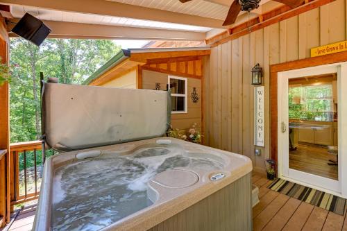 Near Main Street with Hot Tub Retreat in Hiawassee!