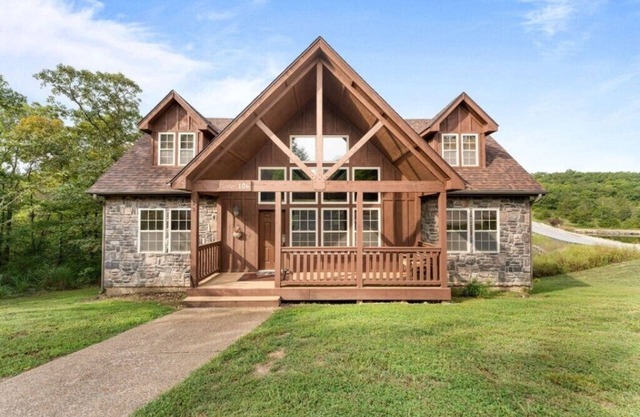 Near Silver Dollar City! Spacious Family-sized Rental