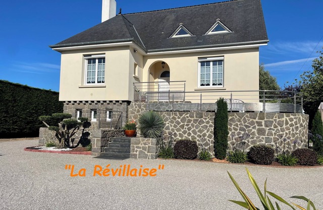 Near the sea, Large enclosed garden, sleeps 2 to 5