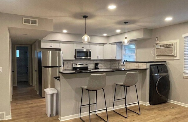 Near UNMC, Walkable Dining, Modern Comfort