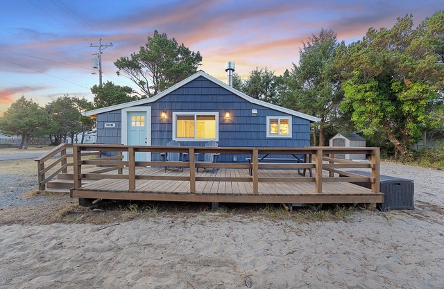 Nedonna Beach Cottage 2 Miles North of Rockaway Beach Cozy Coastal Stay