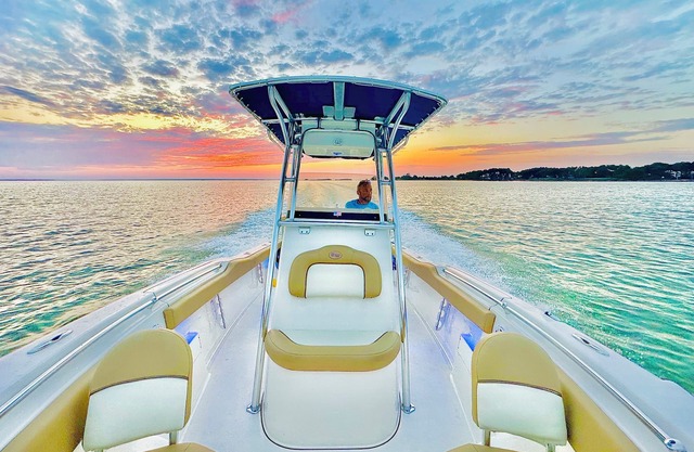 Need a vacation? Walk to the waterfront 🌊 at the Bungalow ⭐️ ⭐️ ⭐️ ⭐️ ⭐️
