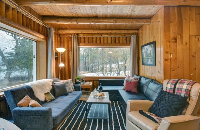 Nelson A Lake front Log Cabin With A Private Hot Tub