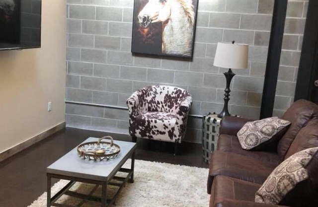 Nelson Inn - Unit 2: The Western