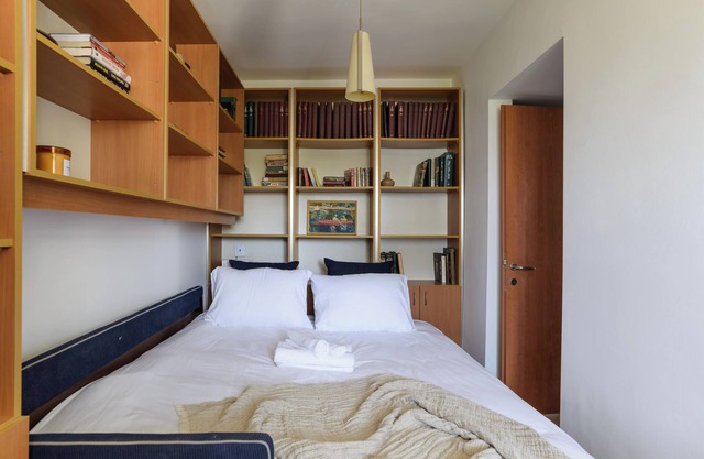 Neta's Urban Sanctuary 3-bedroom in Tel Aviv