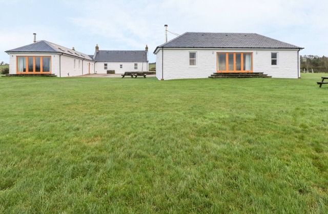 NETHER STRAVANNAN SOUTH, pet friendly in Rothesay, Isle Of Bute