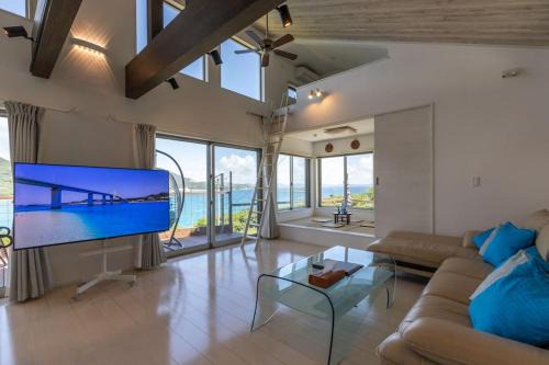 NEW！パノラマオーシャンビューのテラスジャグジーは圧巻。新築２階建て吹抜け天井リビングは開放感抜群