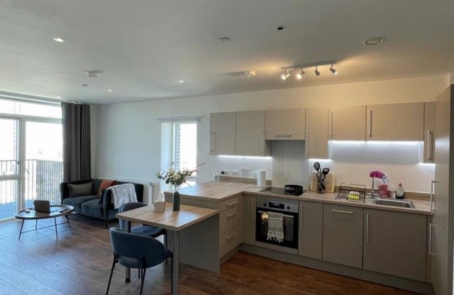 NEW 1 bed modern cosy flat FREE WI-FI - with balcony