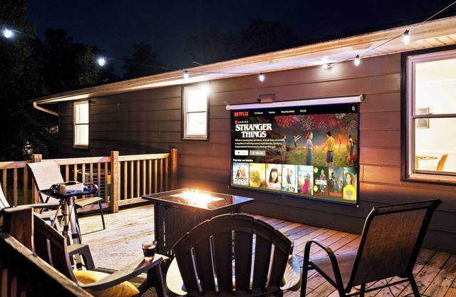 New! 10 min NRG Park! Pvt Deck, Movie Nights & Fire Pit - 3BDR