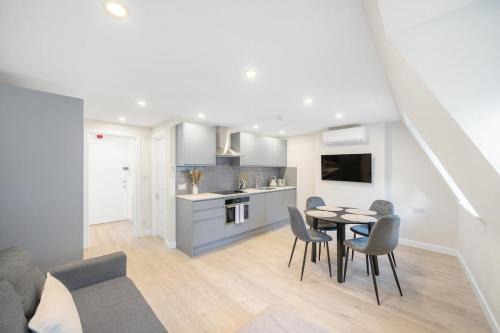 New 1Bed with AC near Portobello