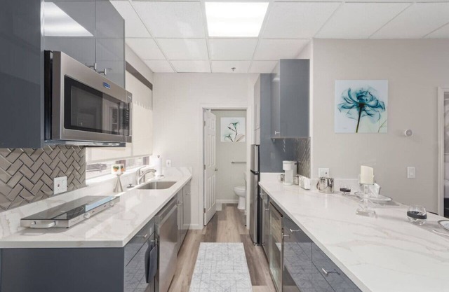 New! 2 Bed/2 Bath-On The Avenue