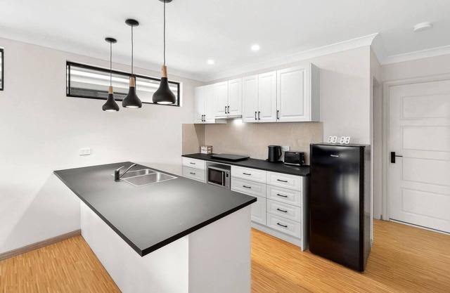 NEW 2 BEDROOM APARTMENT IN INNER-CITY SUBURBn
