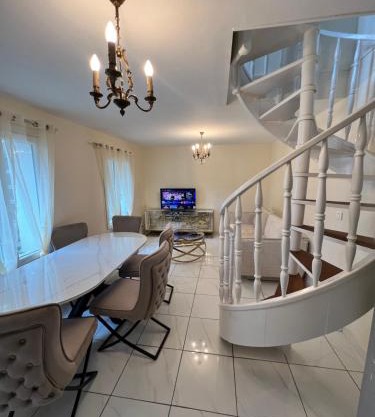 NEW 2 bedroom House 15mins from Paris by Train