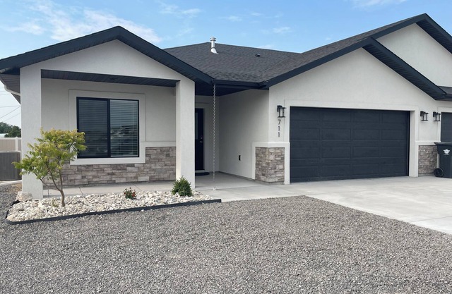 New 3-bedroom duplex in Kimberly with WiFi