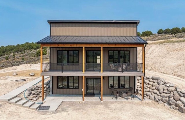 New 3-bedroom in delightful Lava Hot Springs. Bottom unit.