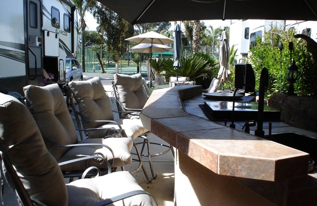 New 43' 5th wheel, rare 2bd/2bath at Resort. Pools, Tennis, Wine, and Wilderness