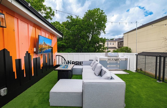 NEW 4BR| Rooftop Firepit Grill | 1.6mi 2 Broad