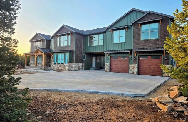 New! 6 King Suites/8 bdrm, Hot Tub, EV, E-Scooters