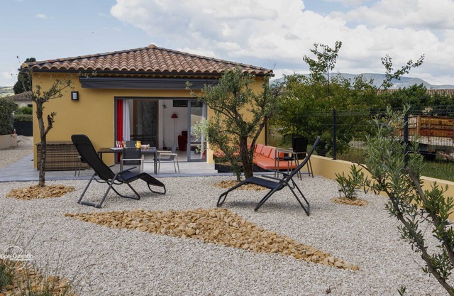 New and independent cottage in Drôme provençale