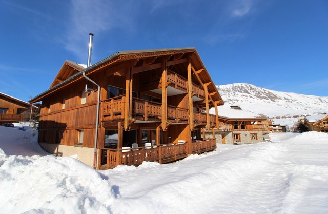 New apartment in a small chalet, 500 ft away from the slopes and facilities