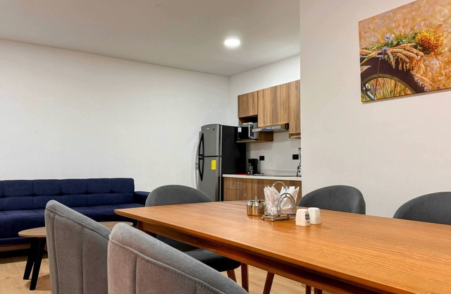 New Apartment Lightning-Fast WiFi and Metro Access