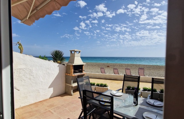 NEW Apartment Nora - BEACH FRONT FREE WIFI, A/C, SAT TV, POOL,