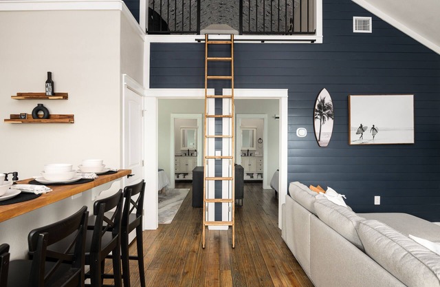 New Beach Villa | Cozy Living | Steps to the beach