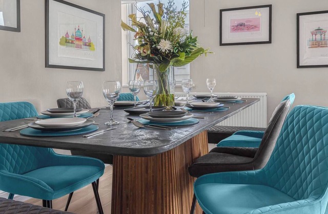 *New beautiful 5 bedroom Apt in Kemp Town*