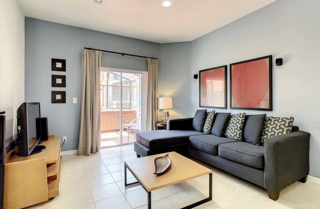 NEW! Beautiful 4BR Townhome in Regal Oaks w/Hot Tub & Pool Near Disney