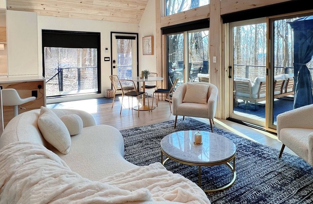 *NEW* Black Luxe A-Frame w/ Spa, Gameroom, Movie
