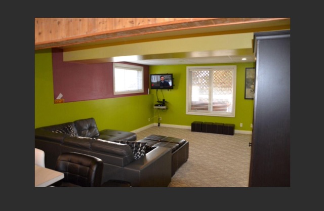 New! Bright and Spacious Walkout Private Suite