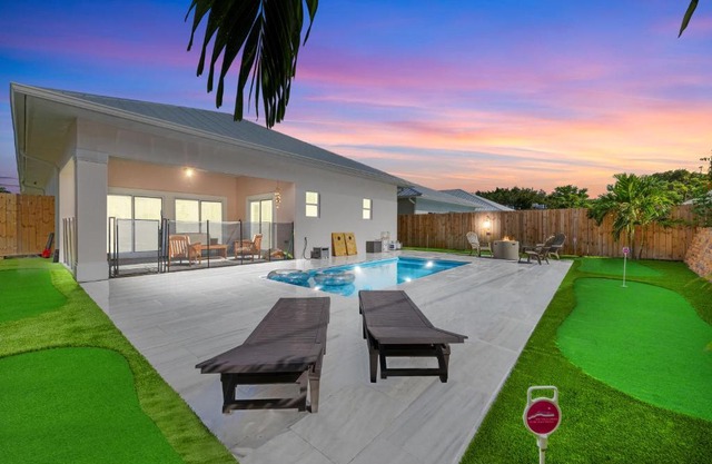 New Build- Mini Golf Course-Heated Saltwater Pool-Game Room