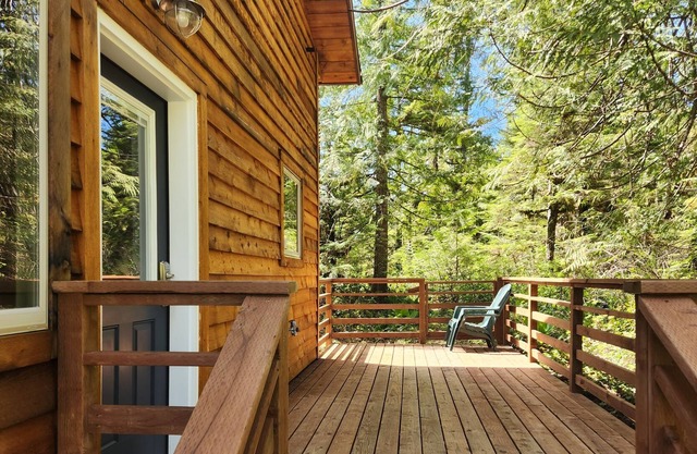 New build, private, 2-bedroom cabin tucked into the woods