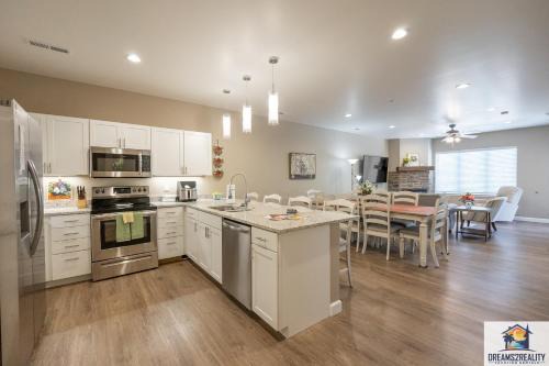 NEW BUILD - Walk-In 3BR - 2 Pools - FREE TICKETS INCLUDED - FHG-208