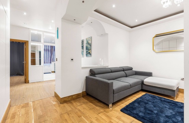 New! Central 2BR Croydon Flat, 6 Mins to Tram