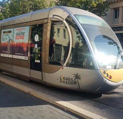 NEW CHEAP PRIVATE ROOM, KITCHEN , OVERWIEUW sea,TRAM on spot, 12 minutes from nice train station with tram , beach in 17 min tram , CHAMBRE PRIVÉE pas cher, cuisine équipée , tram sur place, APERÇU mer, 12 min de la gare de Nice avec le tram, 17 min plage