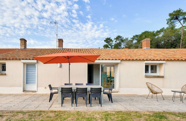 NEW, close to the beach! Charming family home - 9 pers