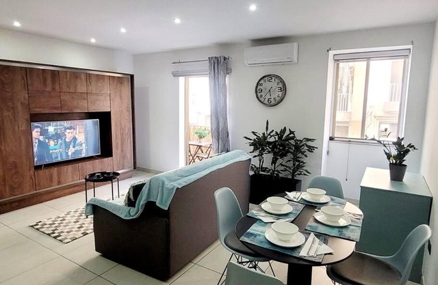 New&Cosy Apartment with Balcony