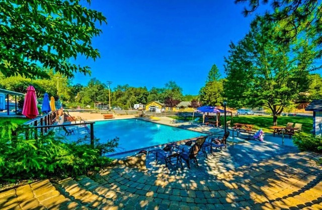NEW! Cozy Secluded House w/Deck - Near Yosemite!