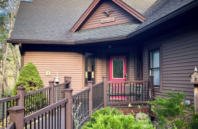 New Crystal River Listing for Summer 2022! 3 day min. Sleeps 14.