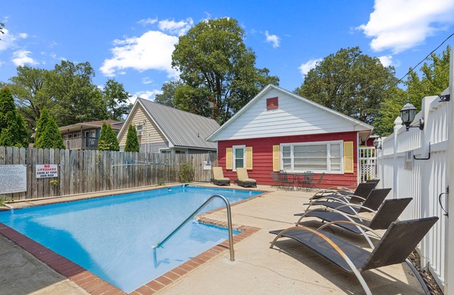 NEW! Dave's Last Resort Poolside-Relaxing Cabin 3