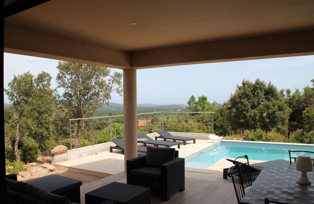 New detached villa with private pool