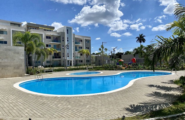 New 3 BR/2BA Apartment with A/C, wifi and pool!
