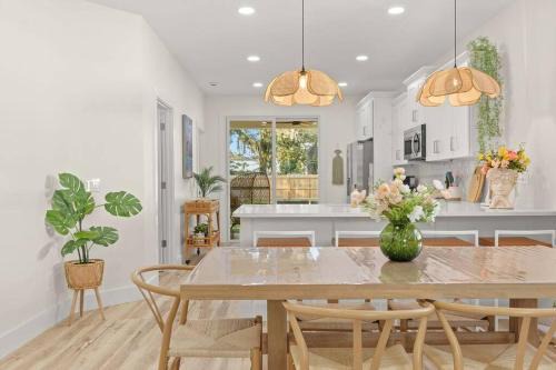 NEW Enchanting Retreat by Marina, 1mi to downtown and a short drive to beach