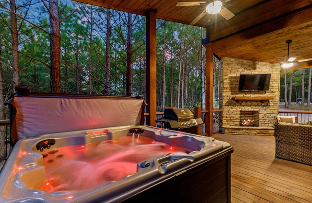 New Family Cabin/Hot Tub/Fireplace/Games/Arcade/Firepit/Themed Decor