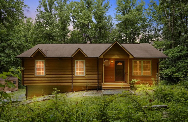 NEW Freedom Lodge-Cabin near Shenandoah National Park, Winchester & Front Royal