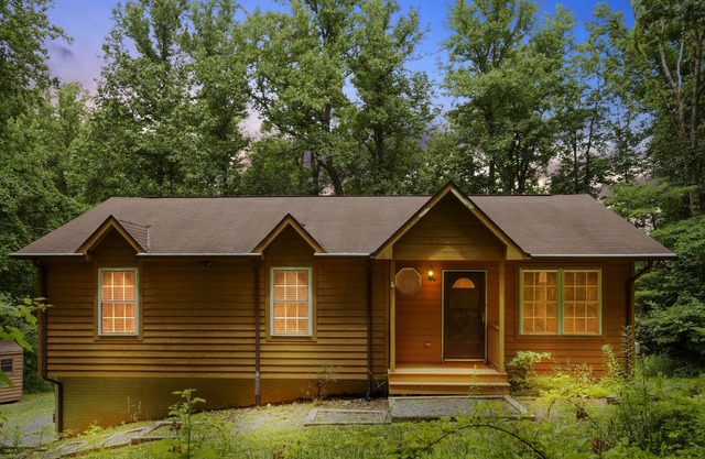 NEW Freedom Lodge in Shenandoah