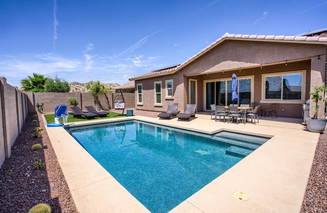 NEW! GORGEOUS 4 Bed Desert Oasis with Pool!
