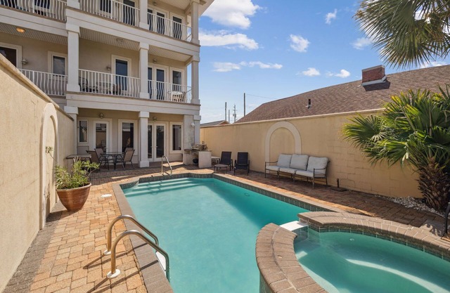 New - Gulf Front - Private Pool - Hot Tub - 53 steps to the beach