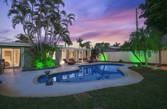 New Heated Pool/Spa Home; Perfect Location!